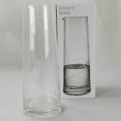 karaff bond med förpackning