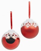 Röda julkulor med snöflinga